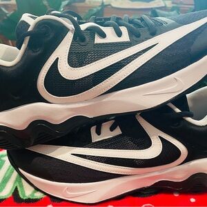 Nike Giannis Immortality 3
Made in Sepolia